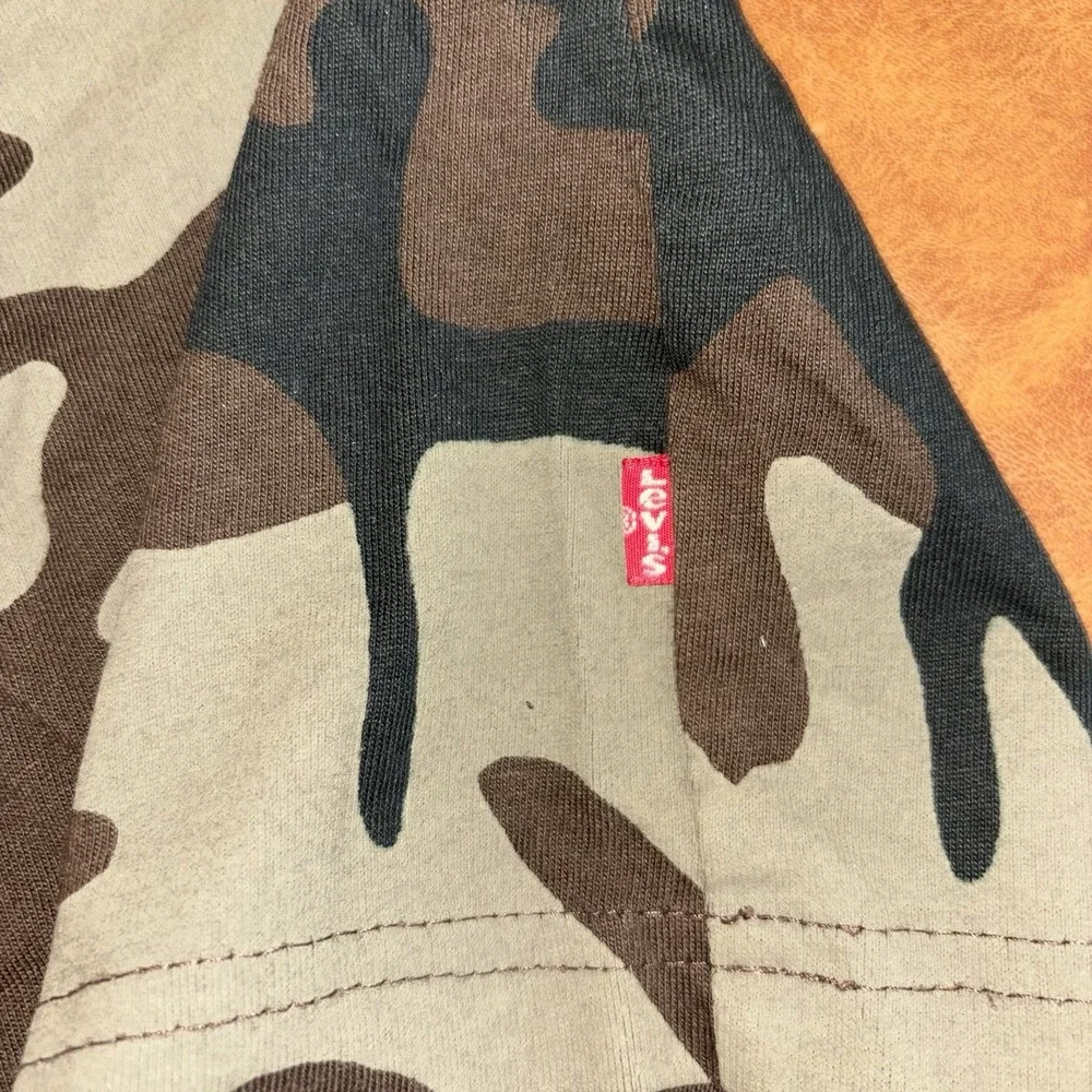 NWOT Levi's Relaxed Fit Long Sleeve Camo T-Shirt Men's Size: XL 100% Cotton